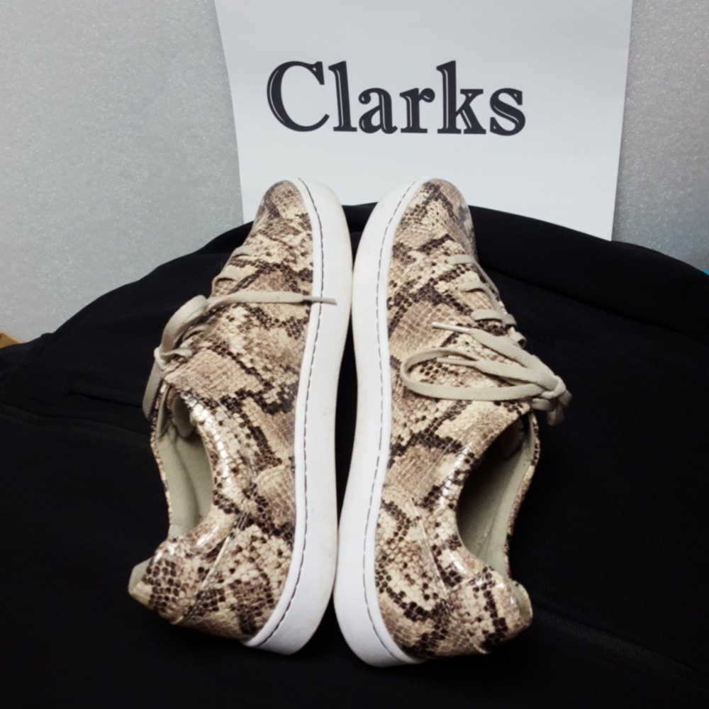 Women's Clarks LIKE NEW!! faux snakeskin shoes  11 - Picture 4 of 8